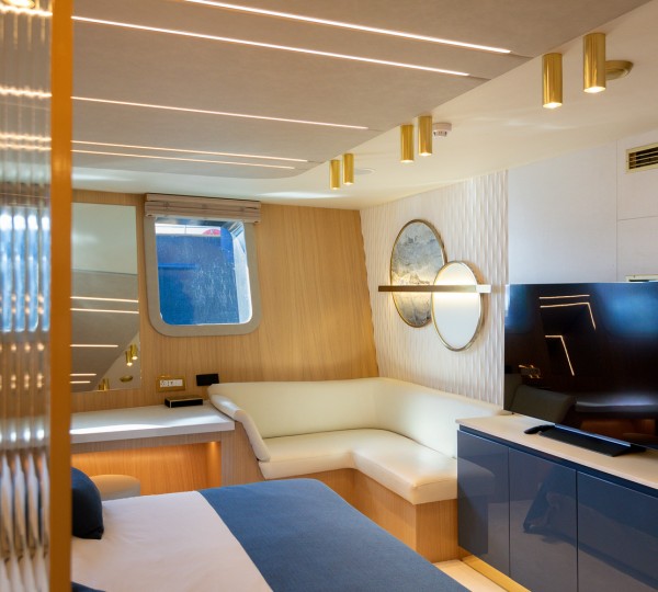 Double Cabin With Tv 3