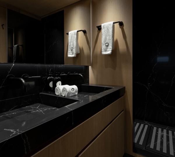 Double Guest Suite Bathroom Detail