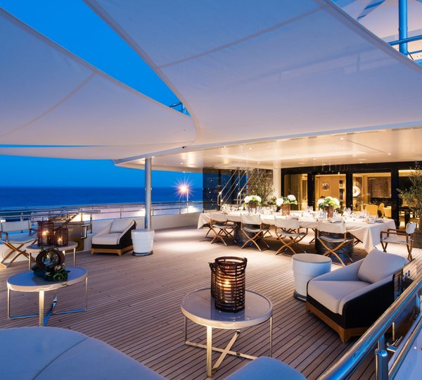 Elegant Al Fresco Dining Experience After Sunset