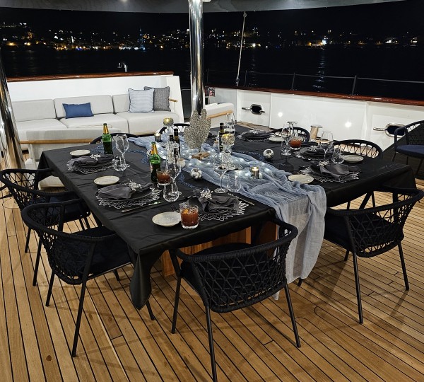 Elegant Al Fresco Dinner Set Up