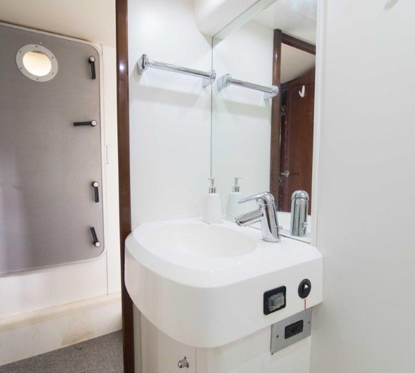 Ensuite Bathroom Twin