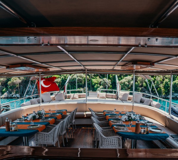 Exterior Dining Area Aft