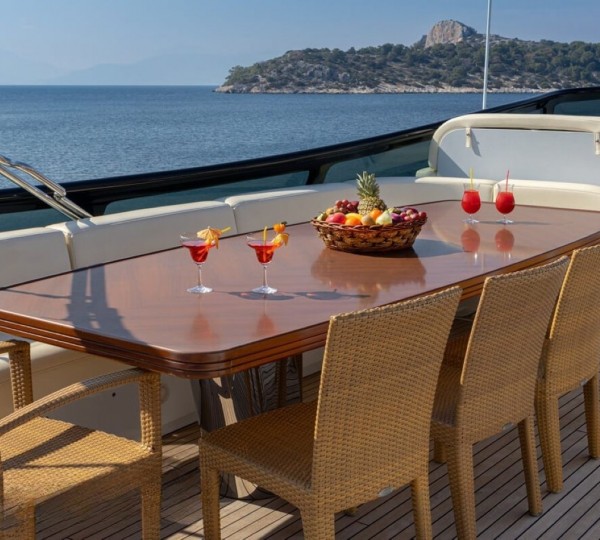 Exterior Dinnig Area