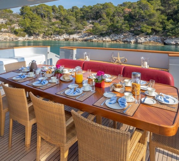 Exterior Dinnig Area With Sea Views