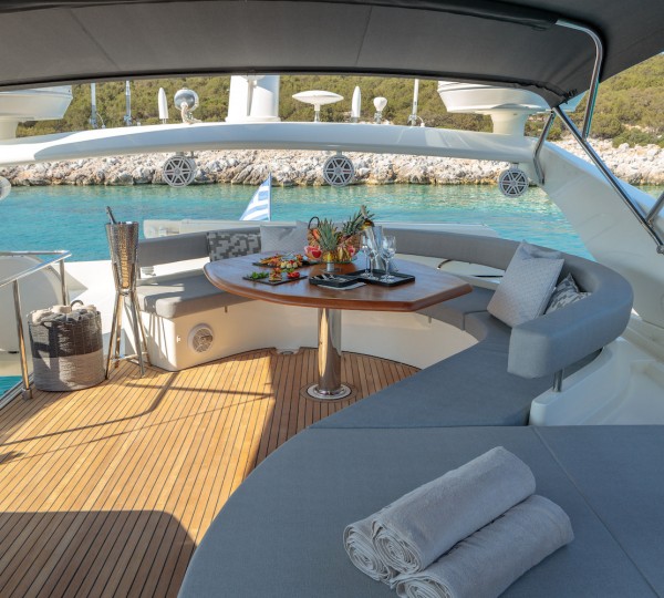 Flybridge - Aft
