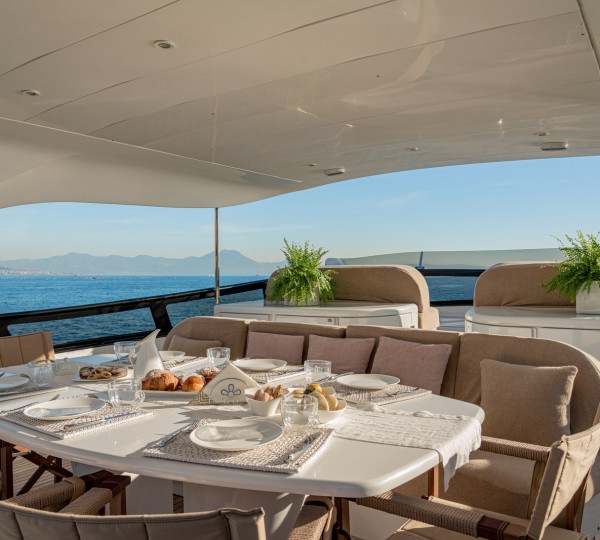 Flybridge - Alfresco Dining