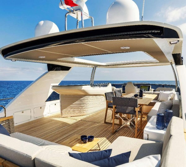 Flybridge Al Fresco Area