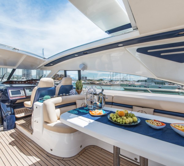 Flybridge Alfresco Dining