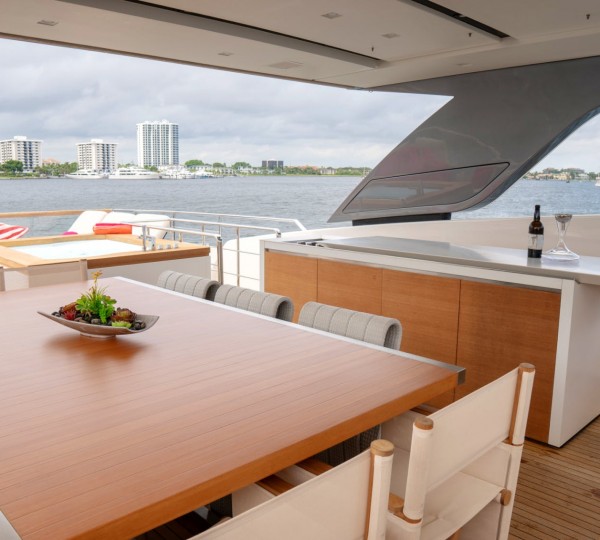 Flybridge Dining And Bar