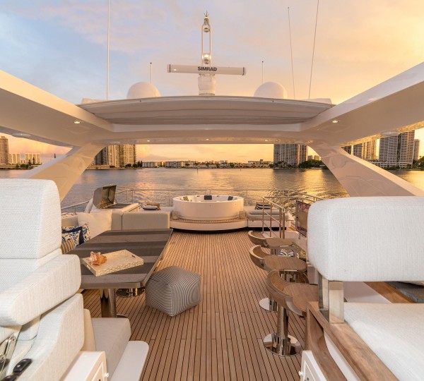 Flybridge For Great Relaxation