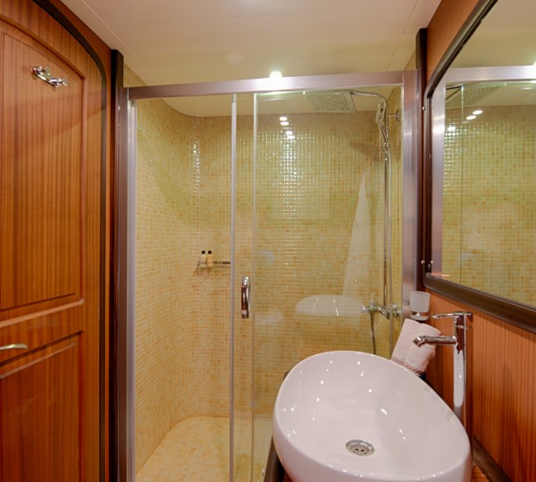 Fore Master Ensuite Bathroom