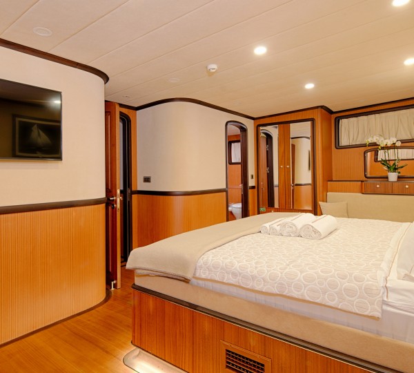 Fore Master Stateroom With Luxury Amenities