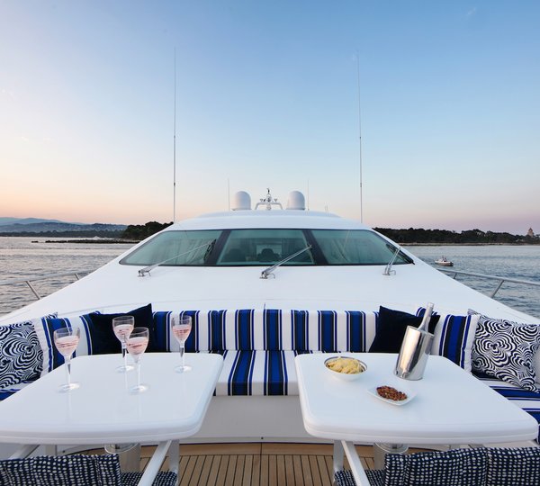 Foredeck Dining Option