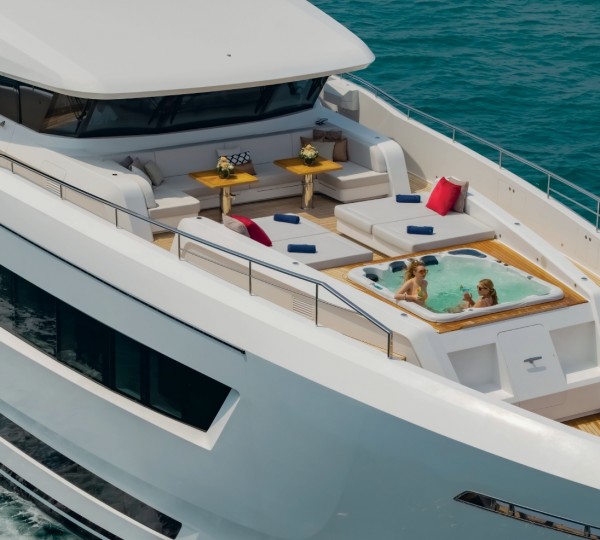 Foredeck With Bow Area