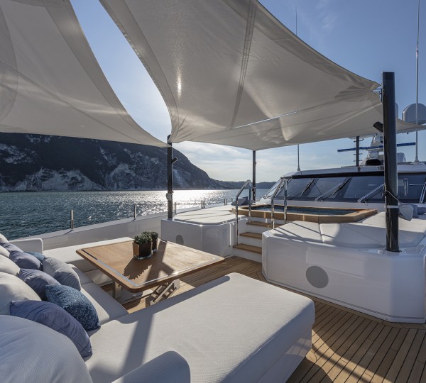 Foredeck With Pool