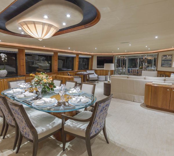 Formal Dining In The Saloon