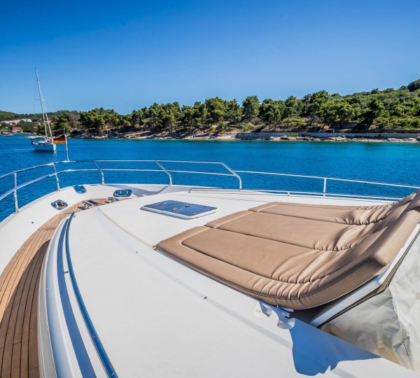 Frontdeck Sunbathing