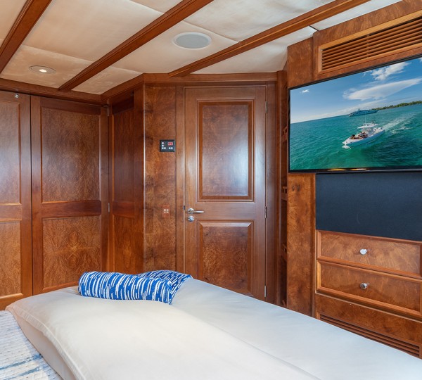 Guest Cabin - Below Deck With Tv