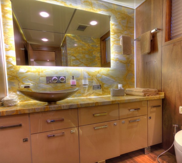 Guest Suite Ensuite Bathroom