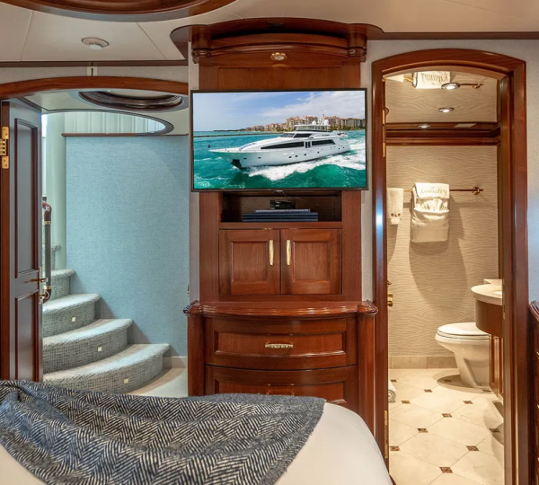 Guest Suite With Bathrooom