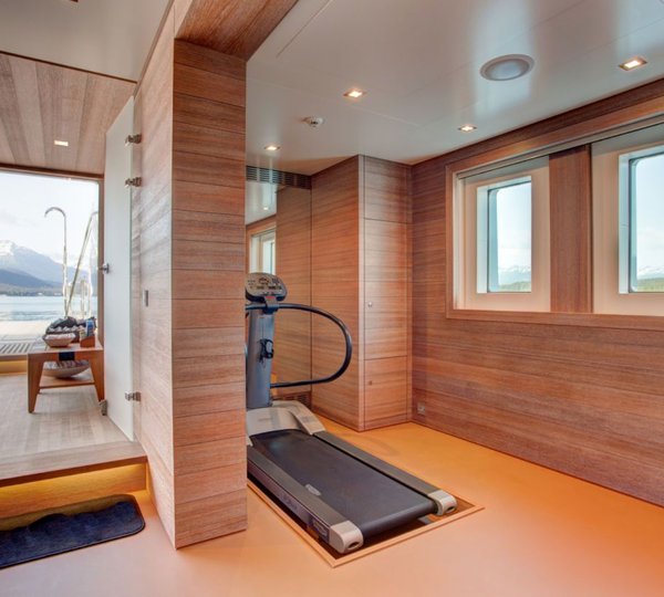 Gymnasium And Beach Club : Swim Platform