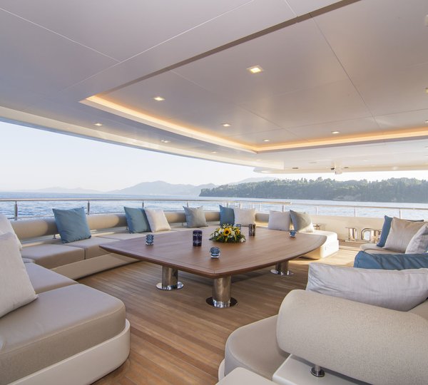 Huge Aft Deck Seating Area