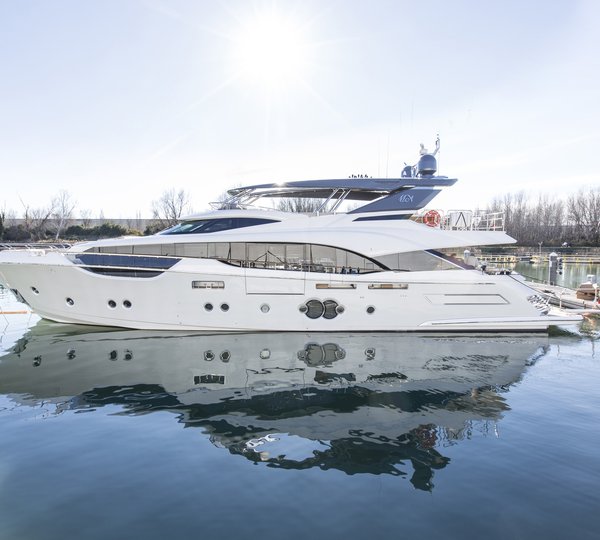 Motor Yacht ESMERALDA OF THE SEAS - Profile shot