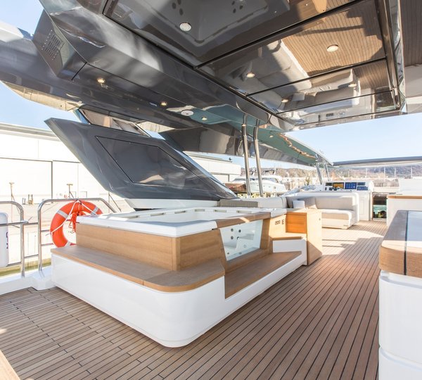 Jacuzzi on the sundeck