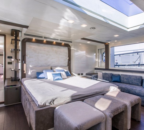 Master cabin with sofa