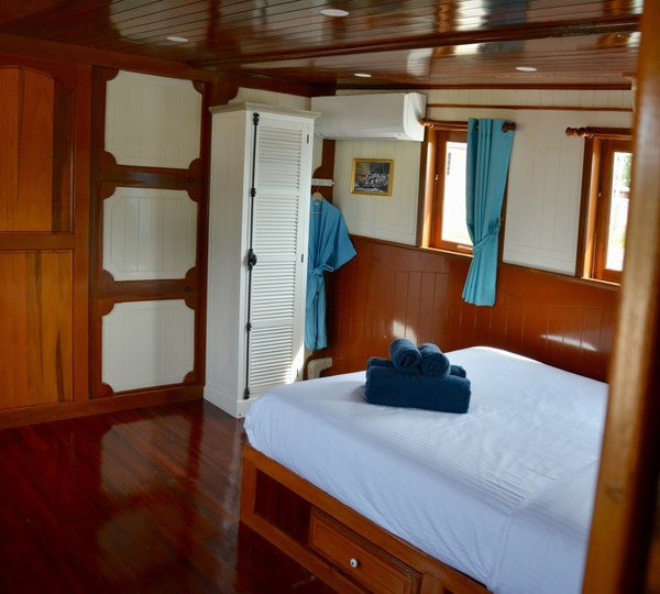 Spacious guest cabin