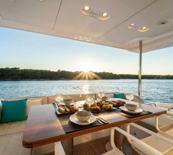 Aft deck dining