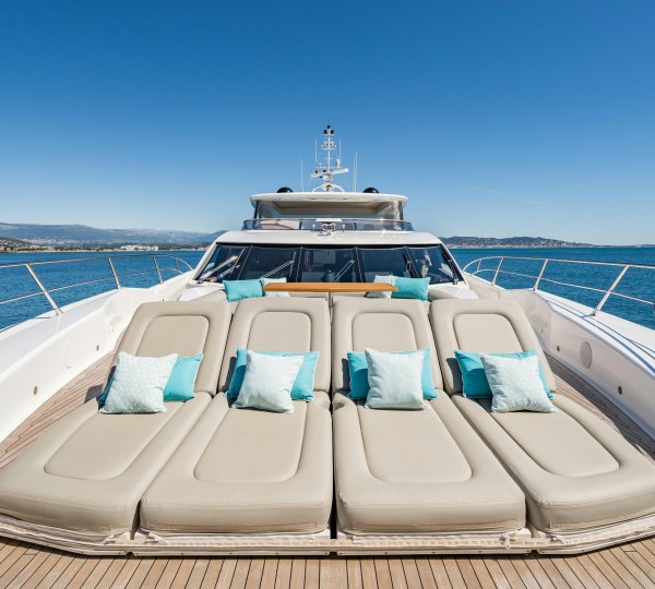 Sunpads on the foredeck