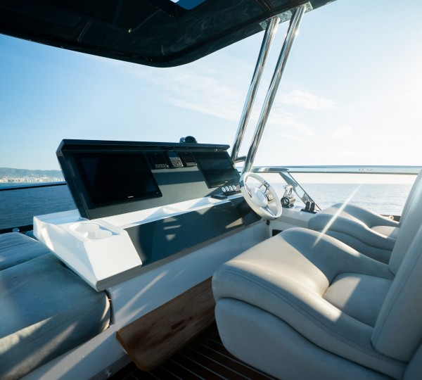 Sundeck helm station