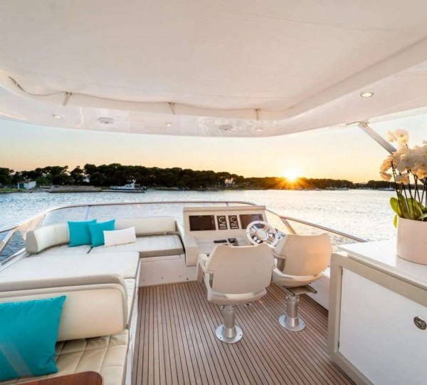 Exterior helm station