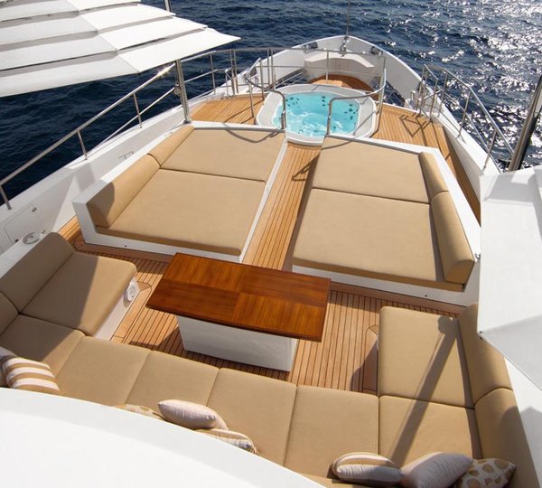 Jacuzzi_upper-deck_detail2