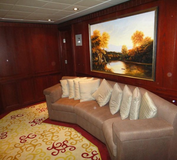 Large Cabins With Sofa