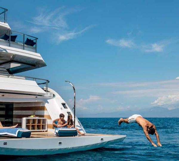 Lifestyle - Swimming Platform Beach Club