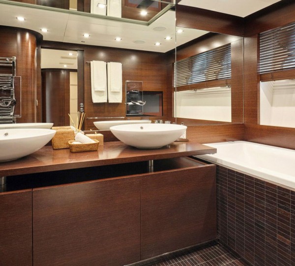 Lower Deck Master Suite Ensuite