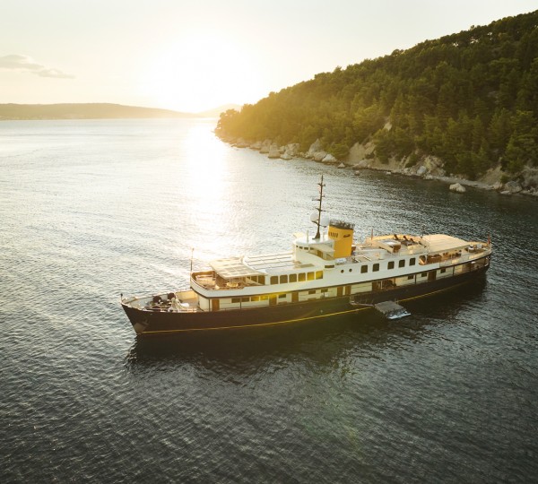 Luxury Charter Yacht SEAGULL II