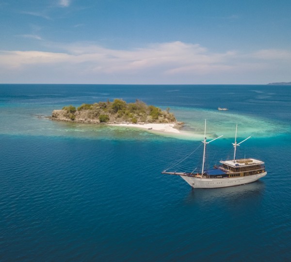 Luxury Phinisi Yacht PURE OCEAN 1