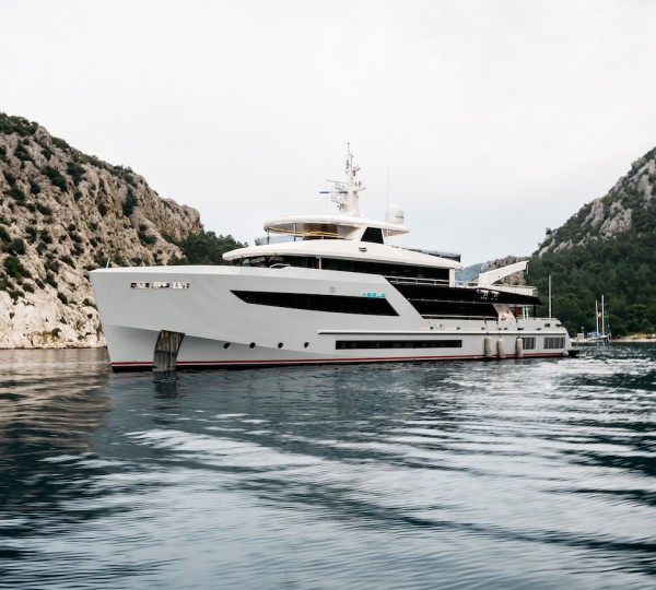 Luxury Yacht HEEUS