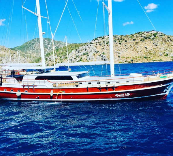 Luxury Yacht Questa Vita