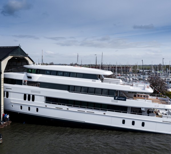 Luxury Yacht TOP FIVE II At Launch