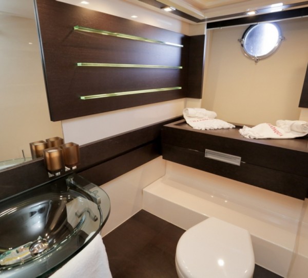 Main Cabin - Bathroom