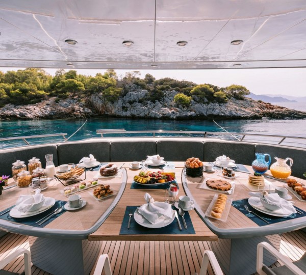 Main Deck Aft Dining Area