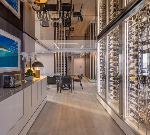 Main Deck Lounge - Saloon Detail