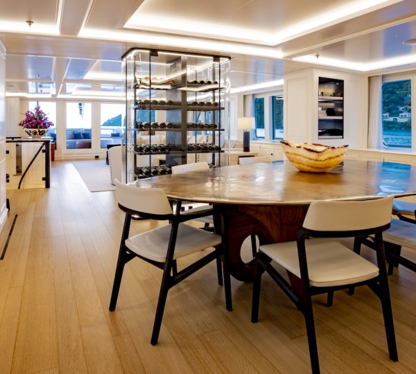 Main Saloon - Sky Lounge