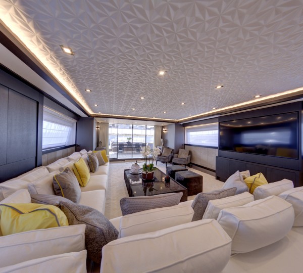 Main Saloon - Spacious Seating