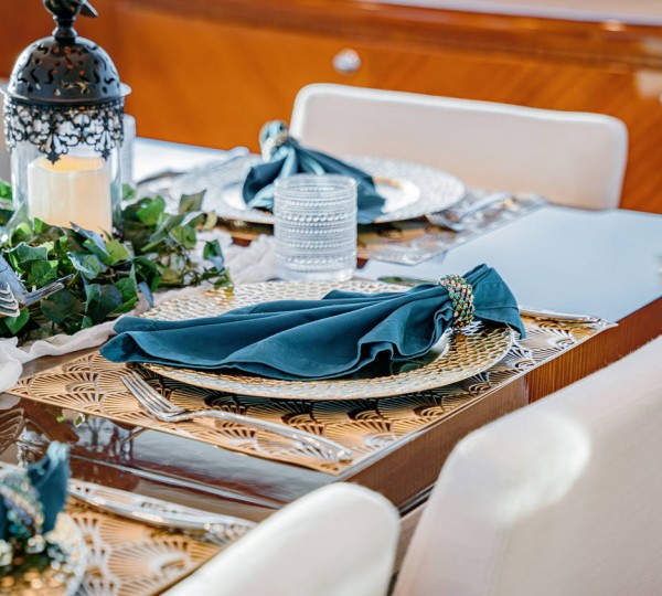 Main Saloon Deining Detail