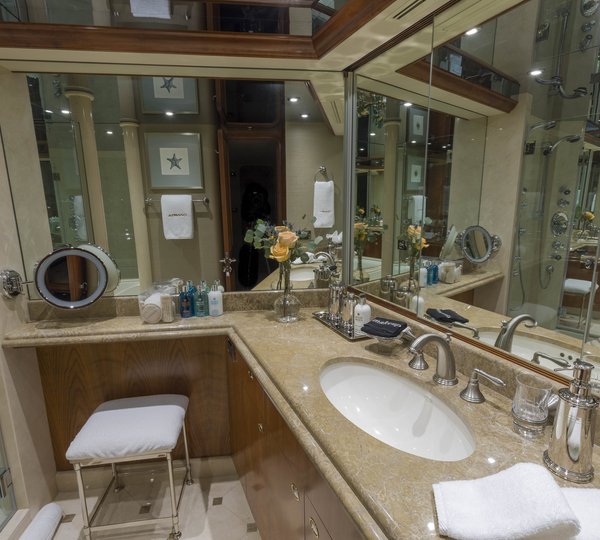 Master Bathroom En Suite